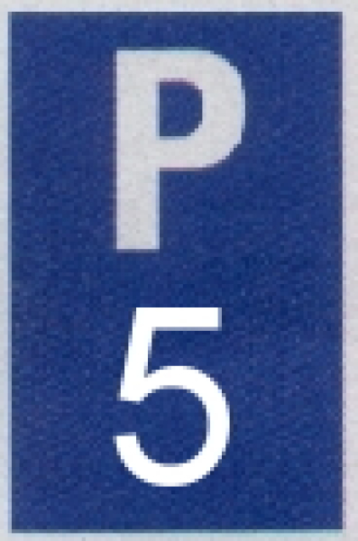 Parkplatzschild nummeriert